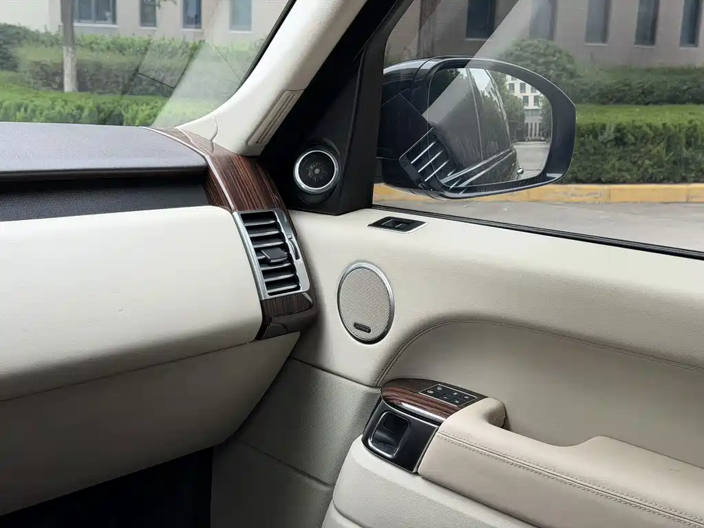 Land Rover Range Rover — миниатюра 9