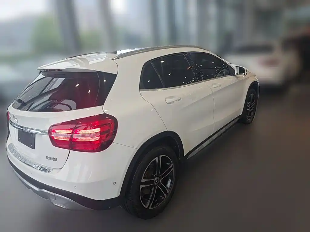 Mercedes-Benz GLA — миниатюра 10