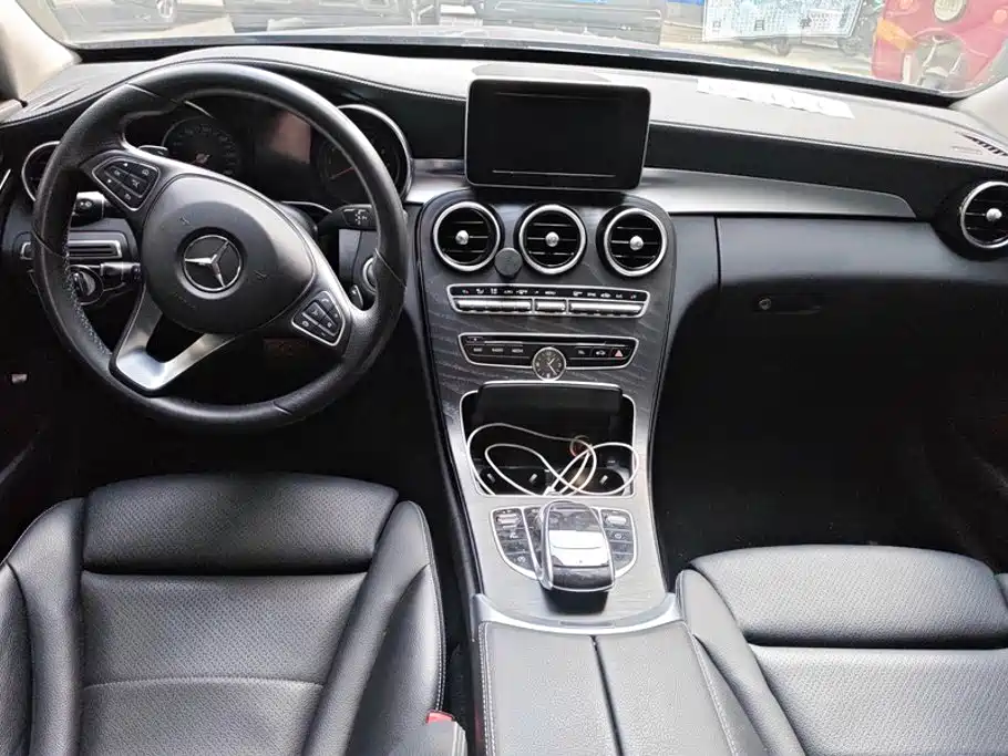 Mercedes-Benz C-Class — миниатюра 13