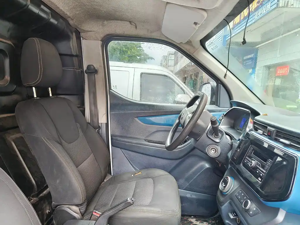 SAIC MAXUS CHASE EV30