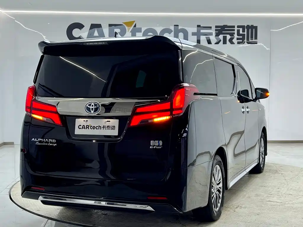 Toyota Alphard — миниатюра 7