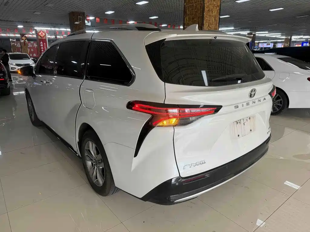 Toyota Sienna — миниатюра 8