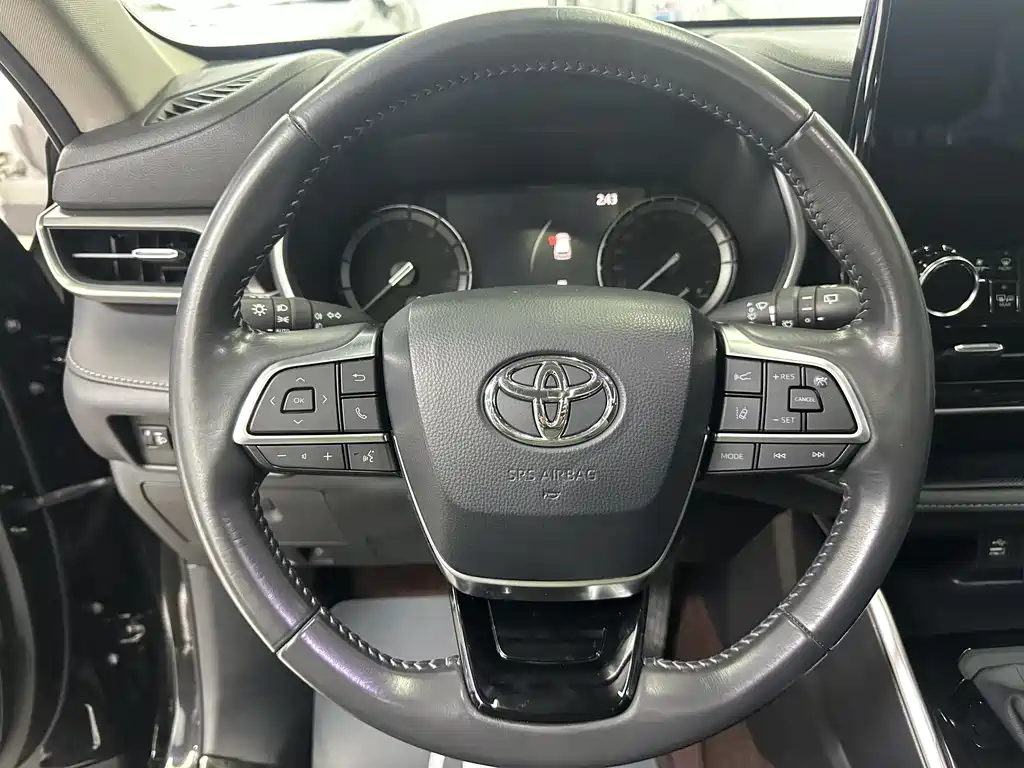 TOYOTA HIGHLANDER