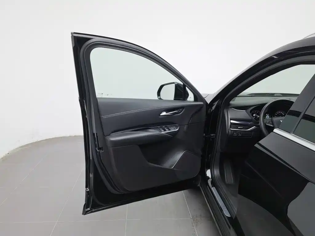 Cadillac XT4 — миниатюра 8