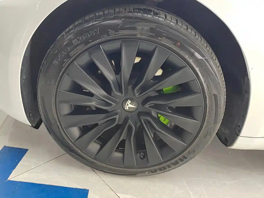 Tesla Model 3 — миниатюра 6