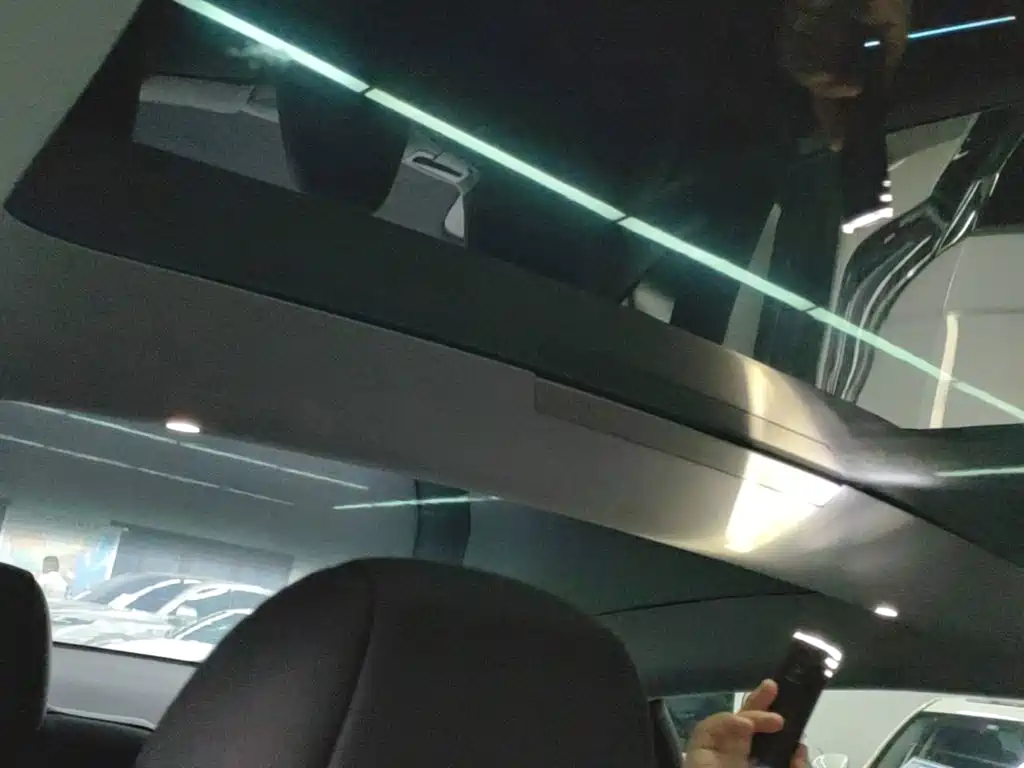 Tesla Model 3 — миниатюра 18