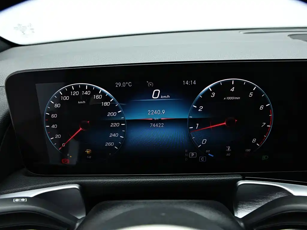 Mercedes-Benz GLB — миниатюра 11