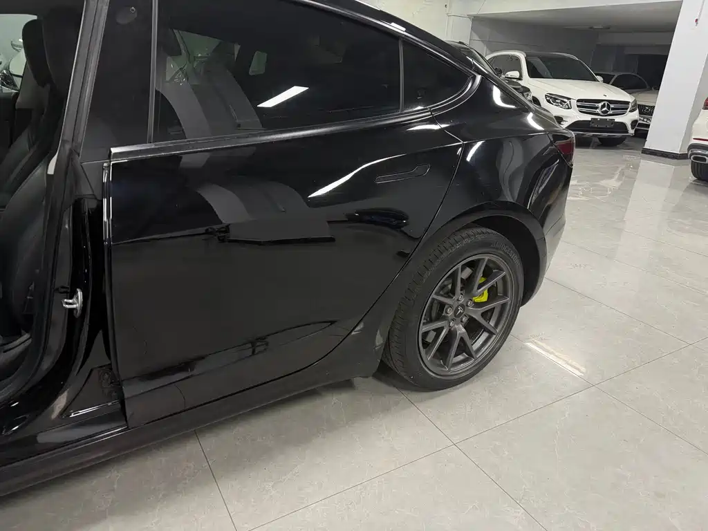 Tesla Model 3 — миниатюра 10