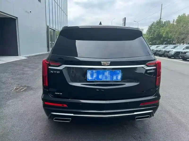 CADILLAC XT6