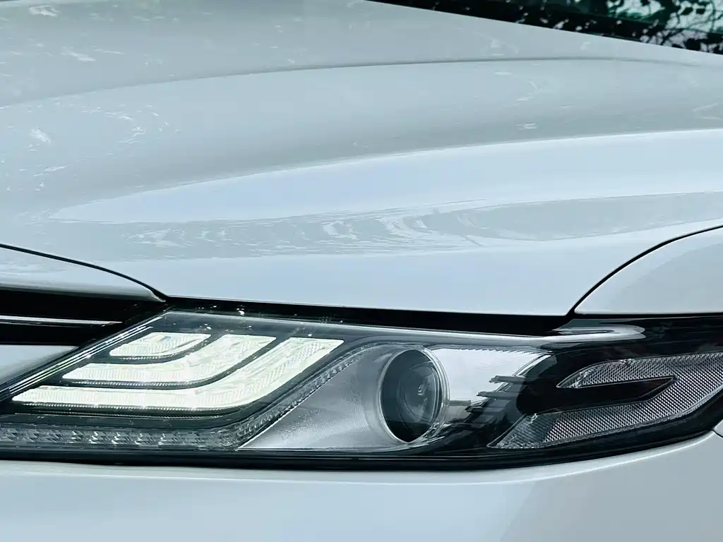 Toyota Camry 2021 2.5G Luxury