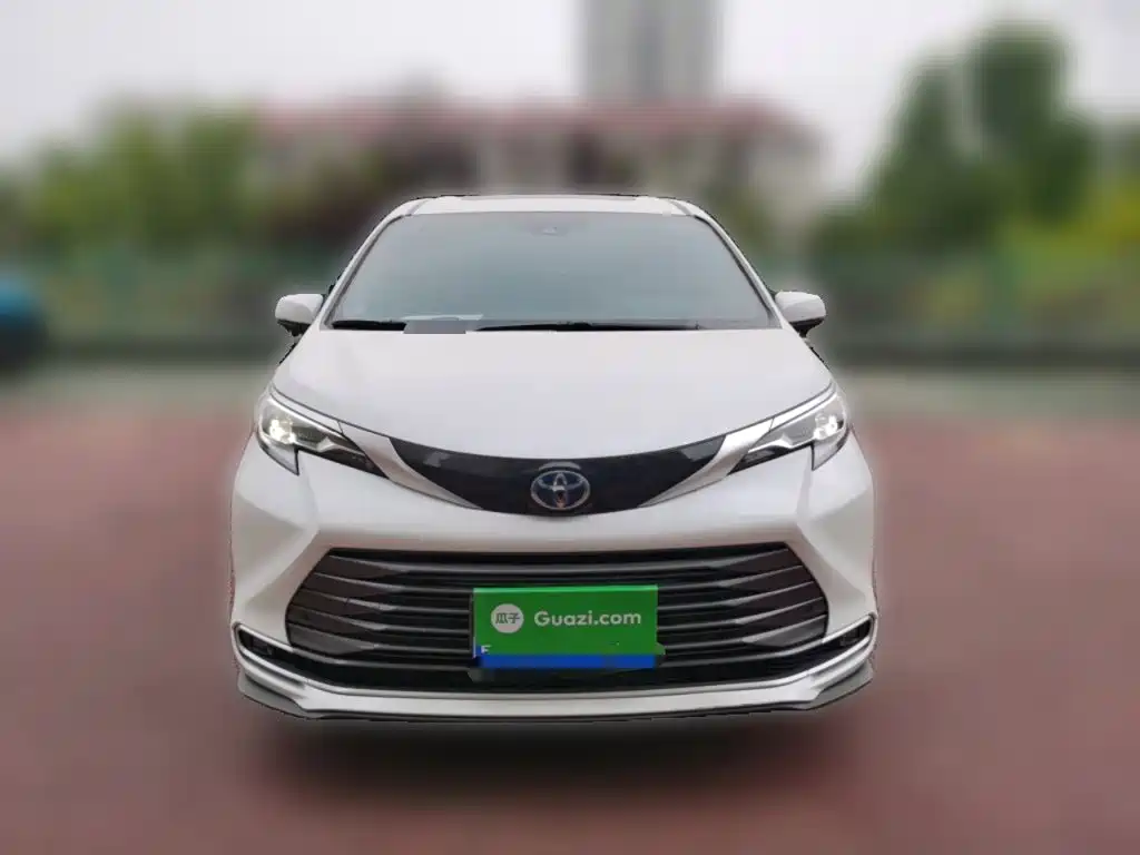 Toyota Sienna — миниатюра 2