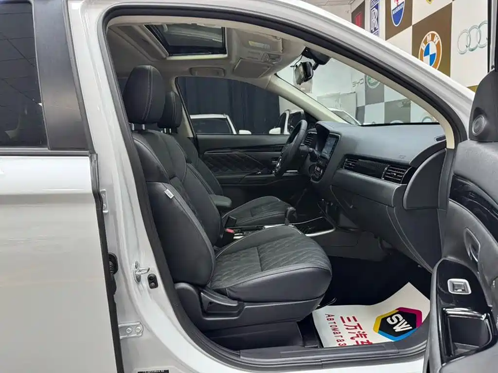 Mitsubishi Outlander — миниатюра 10