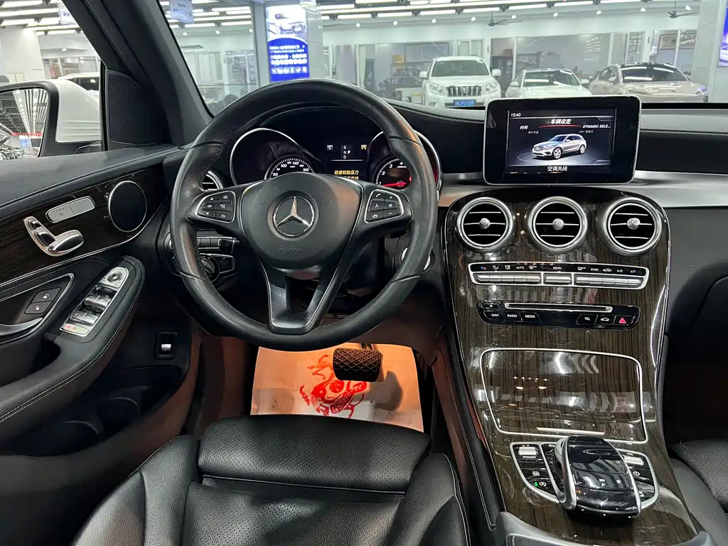 MERCEDES-BENZ GLC
