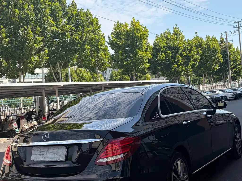 Mercedes-Benz E-Class — миниатюра 9