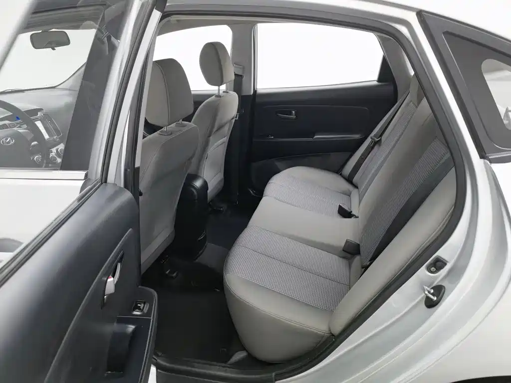 Hyundai Elantra — миниатюра 15