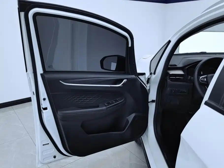 Geely Vision X3 — миниатюра 7