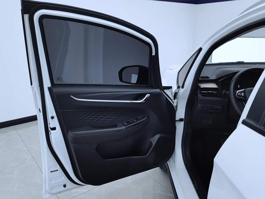 Geely Vision X3 1.5 л 2022 г. Белый, пробег 28800 км