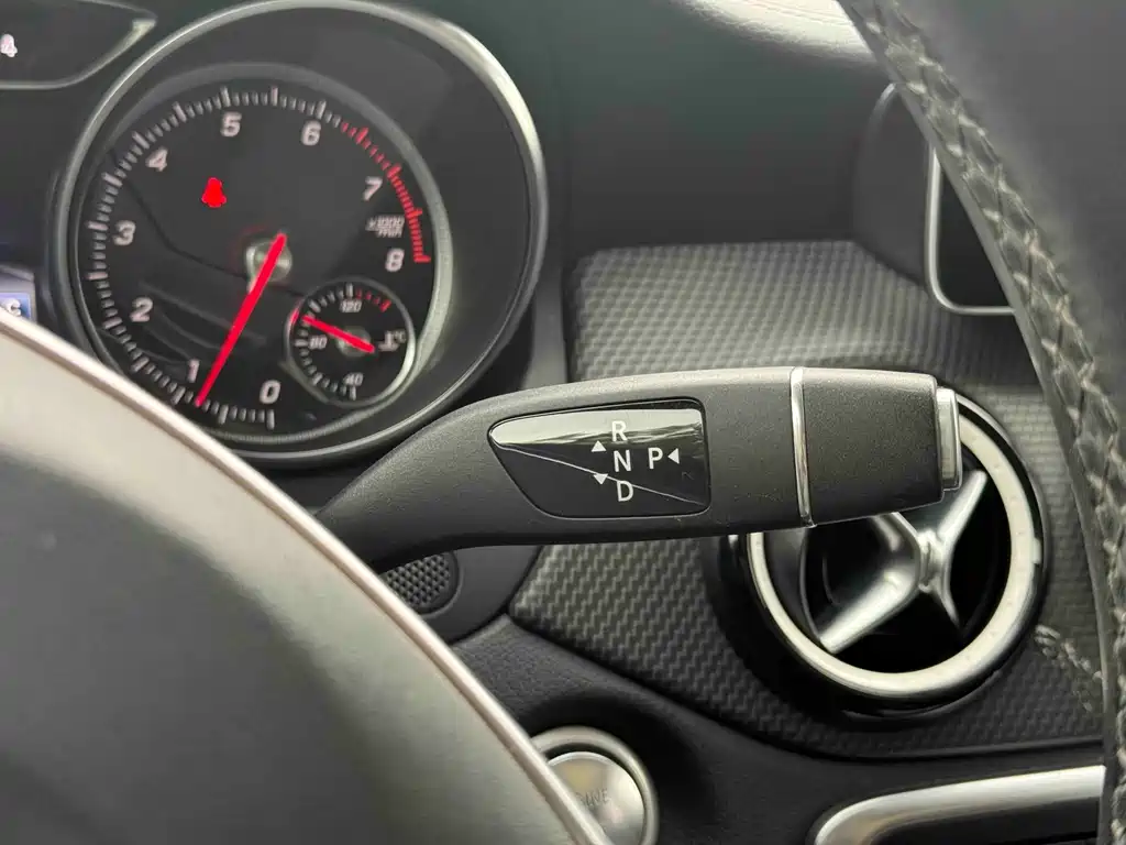Mercedes-Benz GLA — миниатюра 11