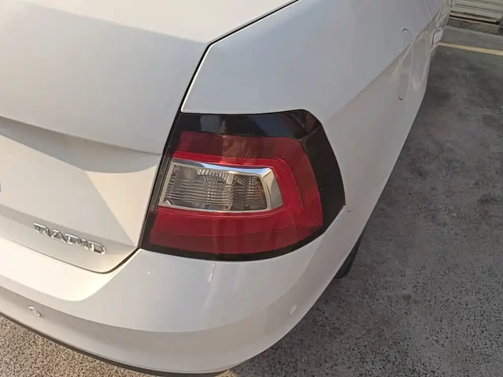 Skoda Rapid — миниатюра 8