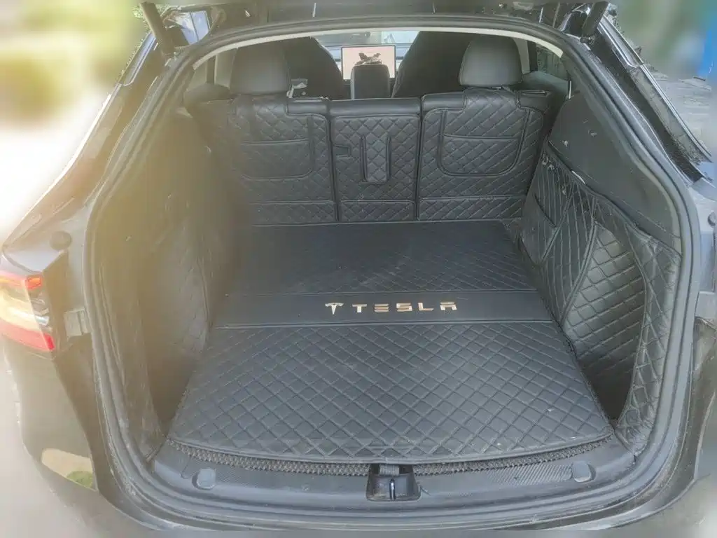 Tesla Model Y — миниатюра 15