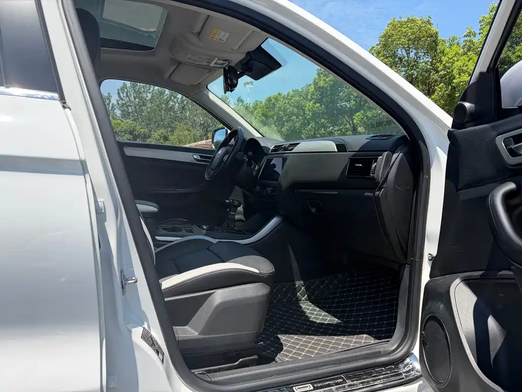 Qoros 5 1.6T Auto Smart Cloud Connected （AliOS） Edition Premium Edition, фото 12