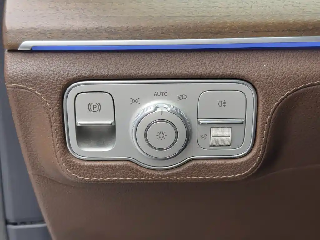 Mercedes-Benz GLE New Energy — миниатюра 17