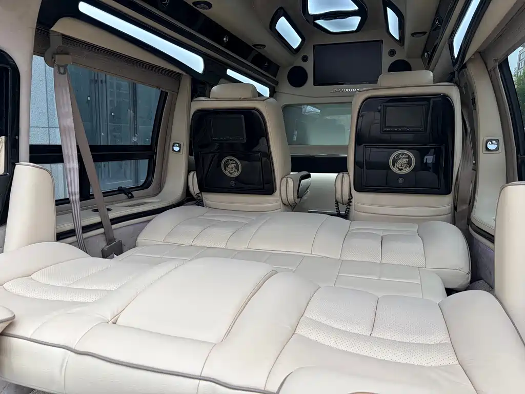 GMC Savana — миниатюра 11