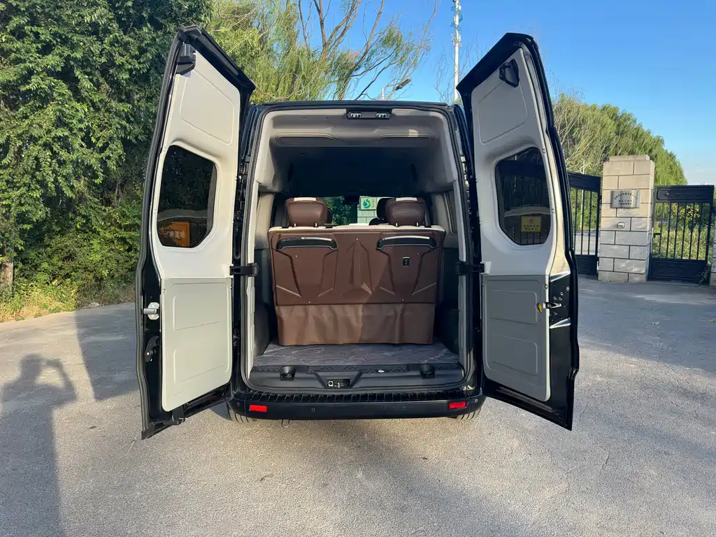Ford Transit — миниатюра 11