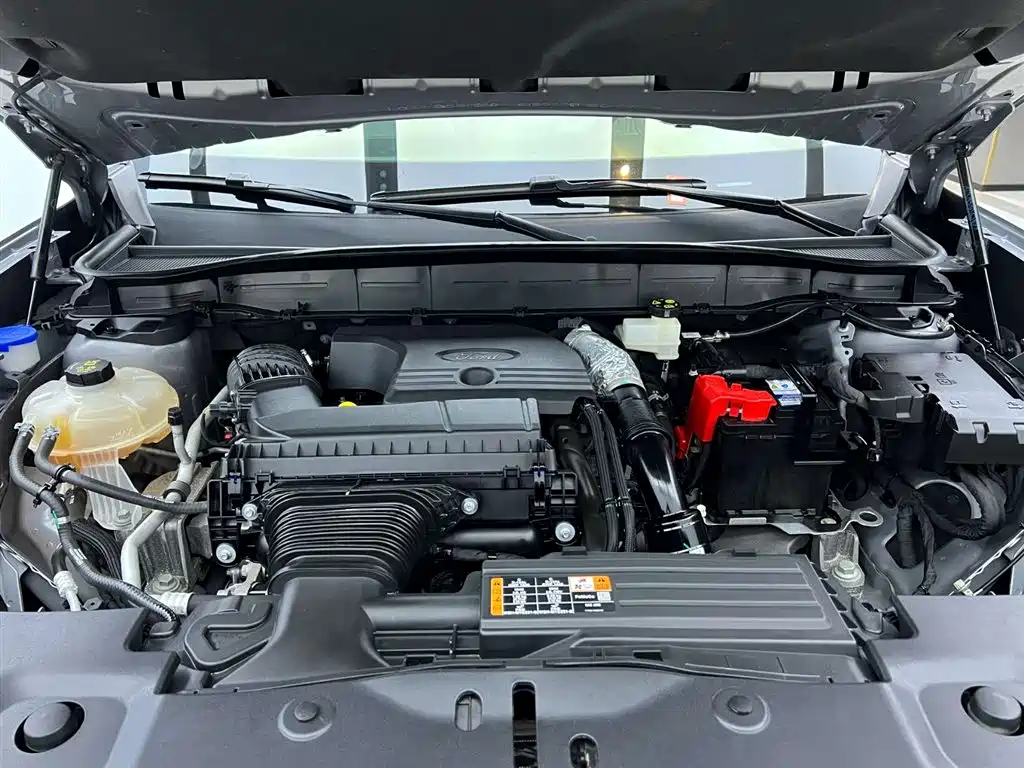 Ford Edge 2023 L 2.0T EcoBoost мест Luxury