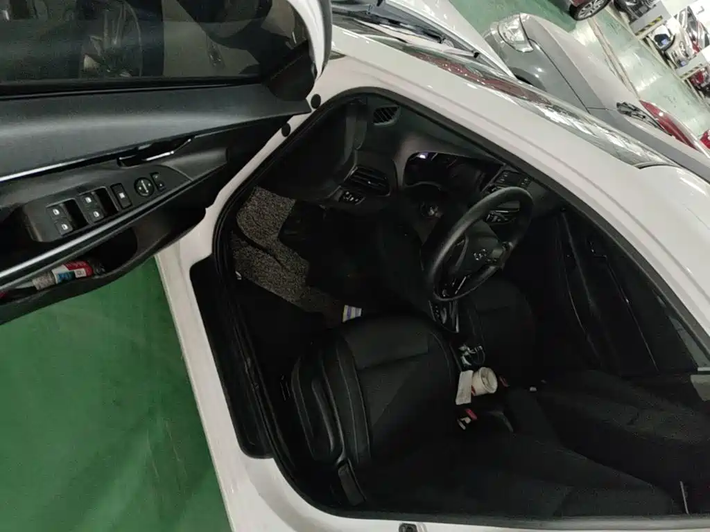 Hyundai Elantra — миниатюра 16