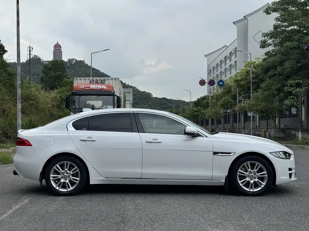 Jaguar XEL — миниатюра 4