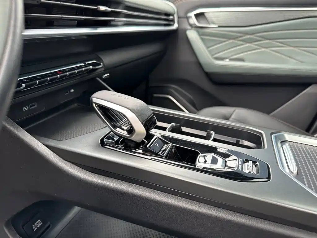 Geely Haoyue L — миниатюра 15