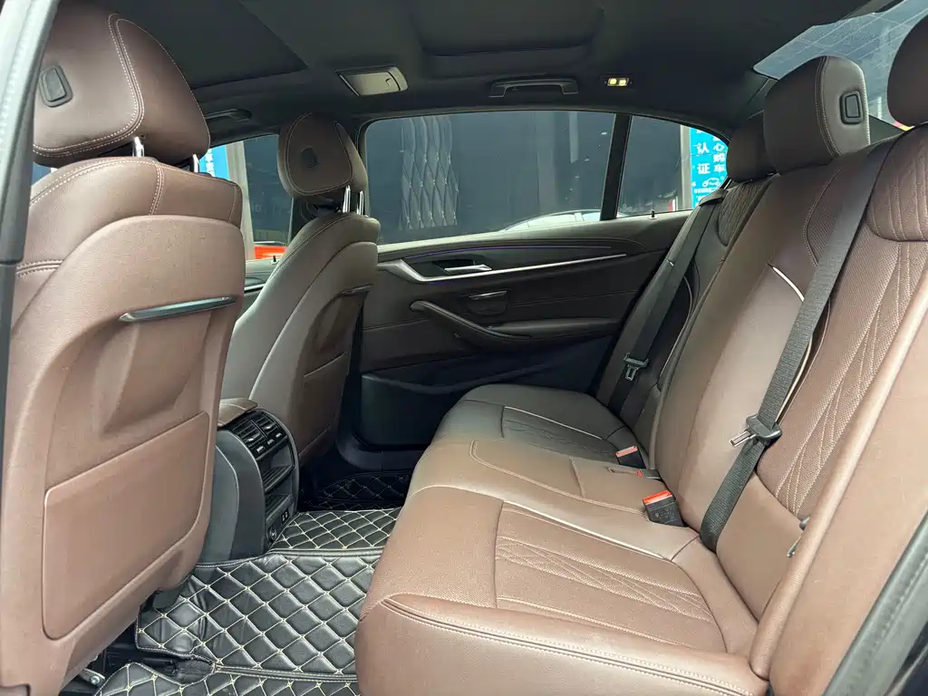 BMW 5 Series — миниатюра 14