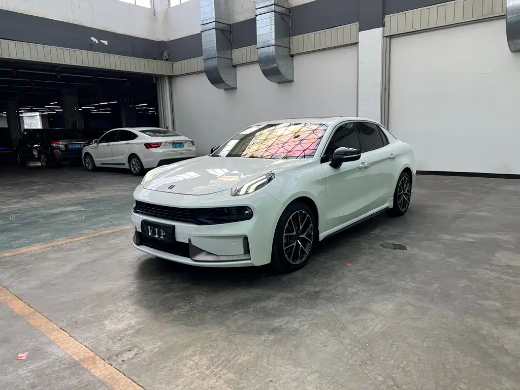 Lynk & Co 03
