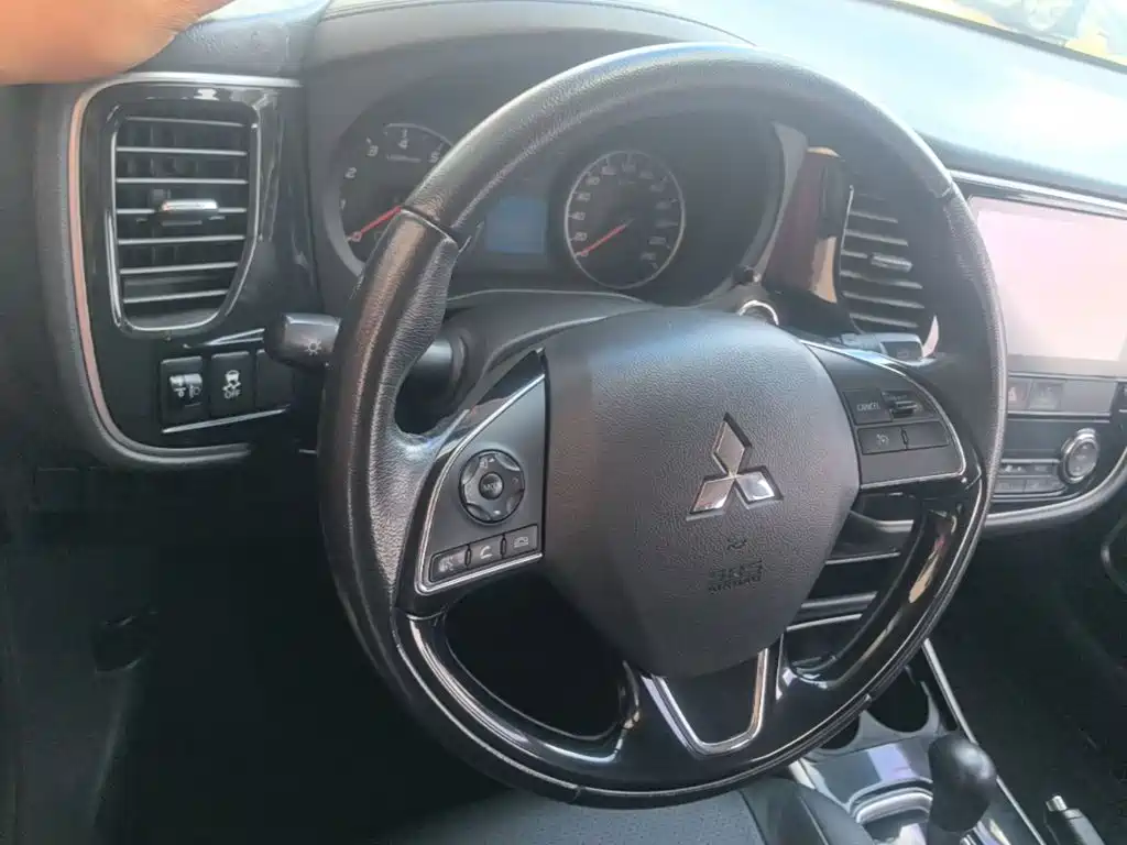 Mitsubishi Outlander — миниатюра 11