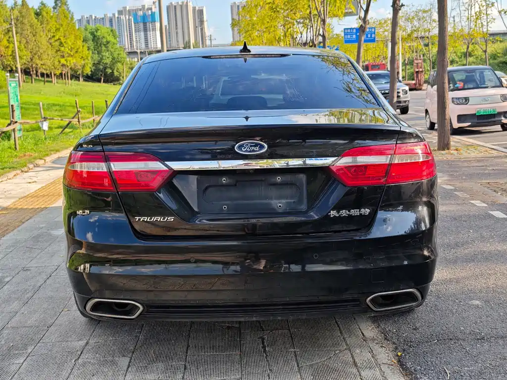 Ford Taurus — миниатюра 7
