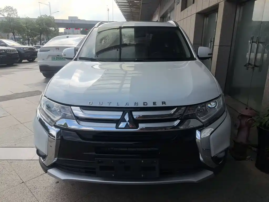 Mitsubishi Outlander — миниатюра 3