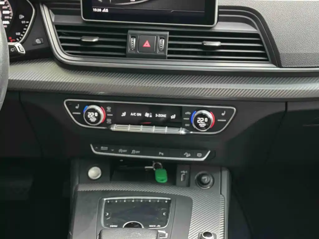 Audi Q5L — миниатюра 28