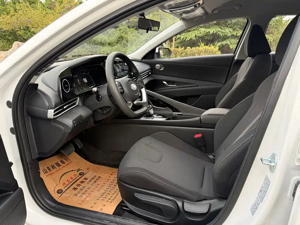 Hyundai Elantra — миниатюра 5