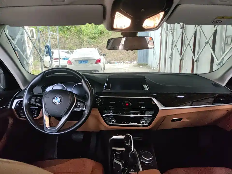 BMW 5 Series — миниатюра 5