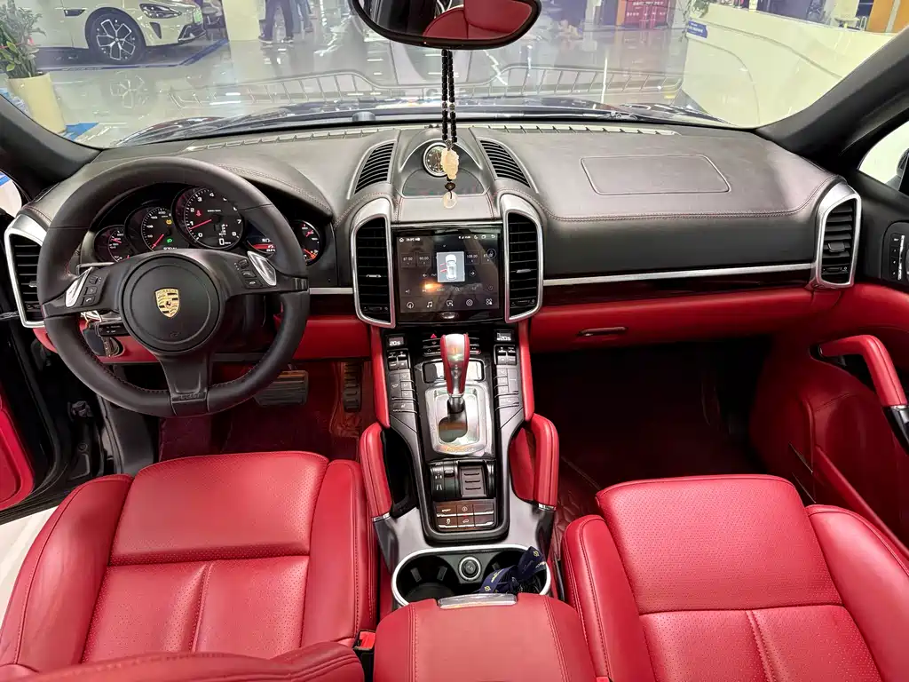 Porsche Cayenne — миниатюра 6