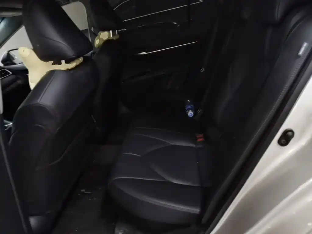 Toyota Camry — миниатюра 17