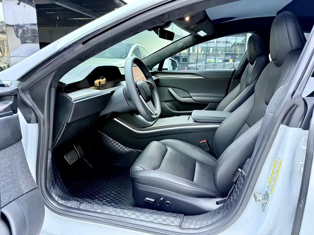 Tesla Model S — миниатюра 4
