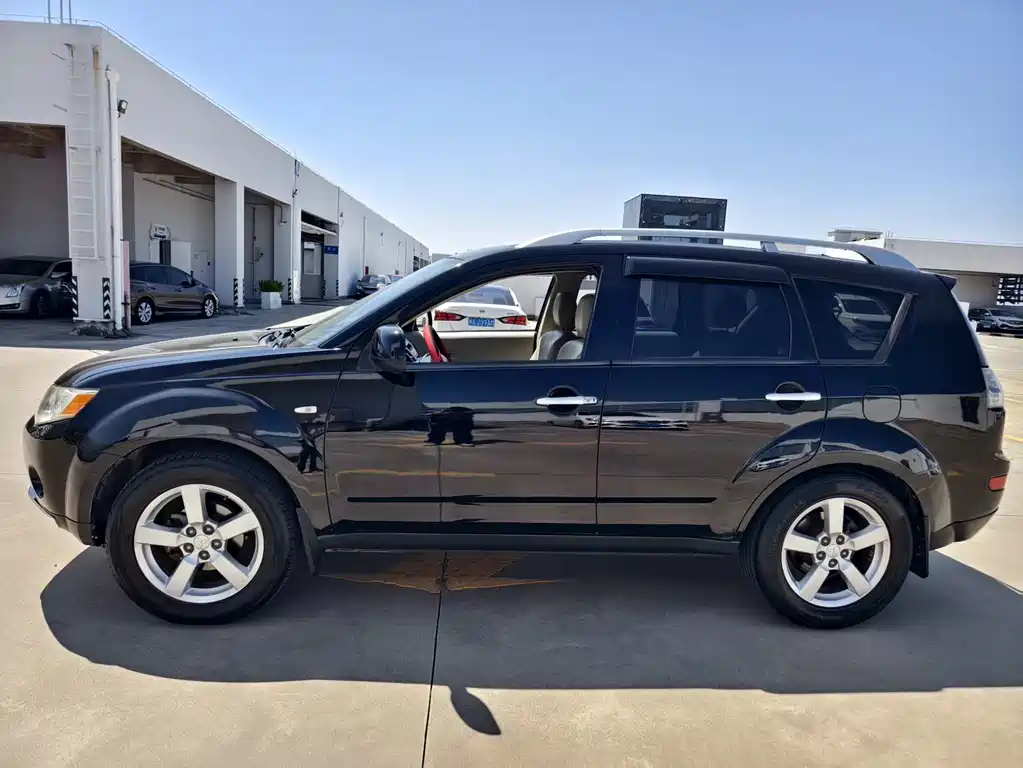 Mitsubishi Outlander (Import) — миниатюра 3