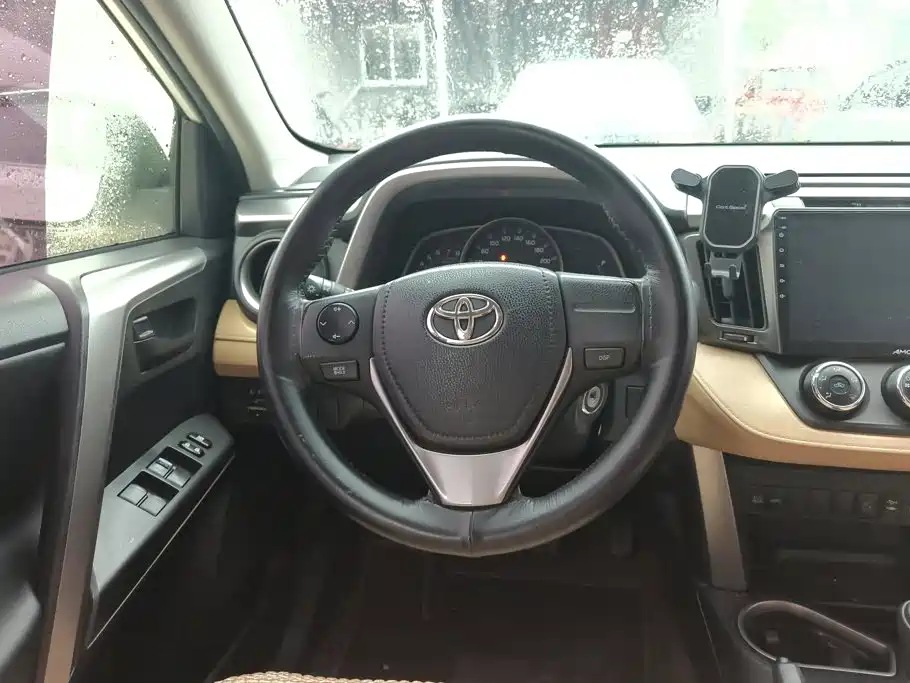 Toyota RAV4 — миниатюра 15