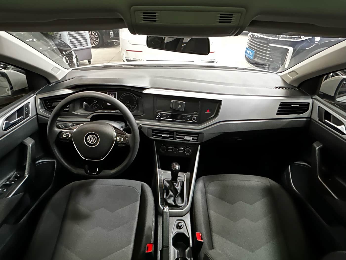 Volkswagen Polo 1.5 л 2021 г. Белый, пробег 25800 км
