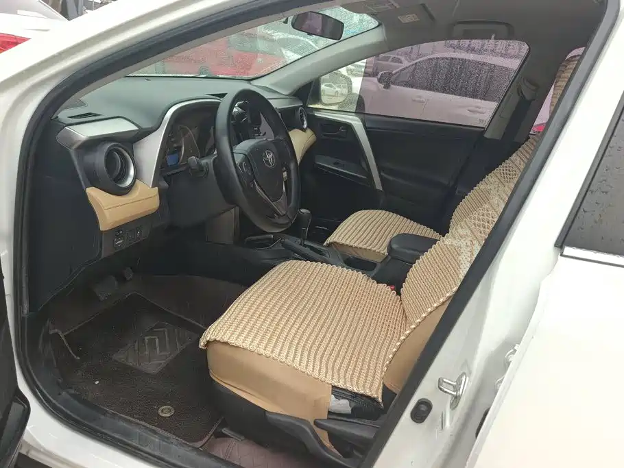 Toyota RAV4 — миниатюра 9
