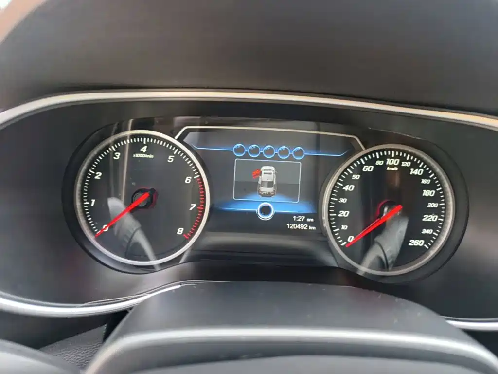 Hongqi Hongqi H5 — миниатюра 12