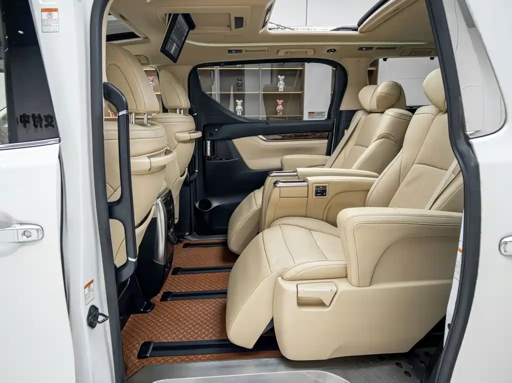 Toyota Alphard — миниатюра 18