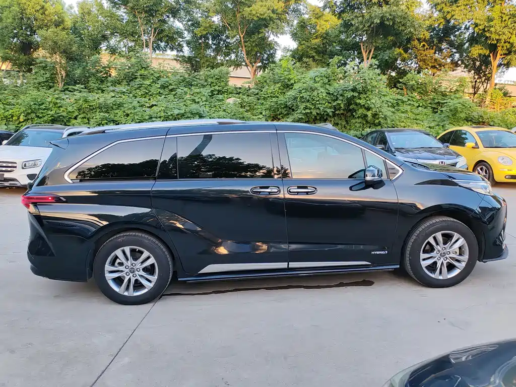 Toyota Sienna — миниатюра 4